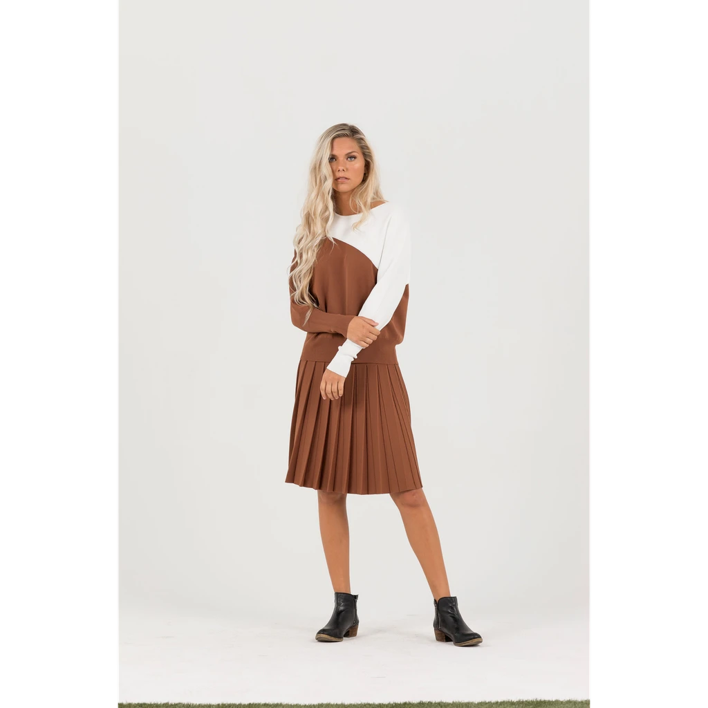 ALEEZA PARIS Pleated Wonder Skirt