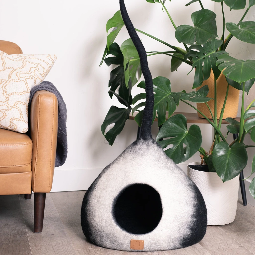 Fuzzy Cove Burst Design | Tail Style Cave