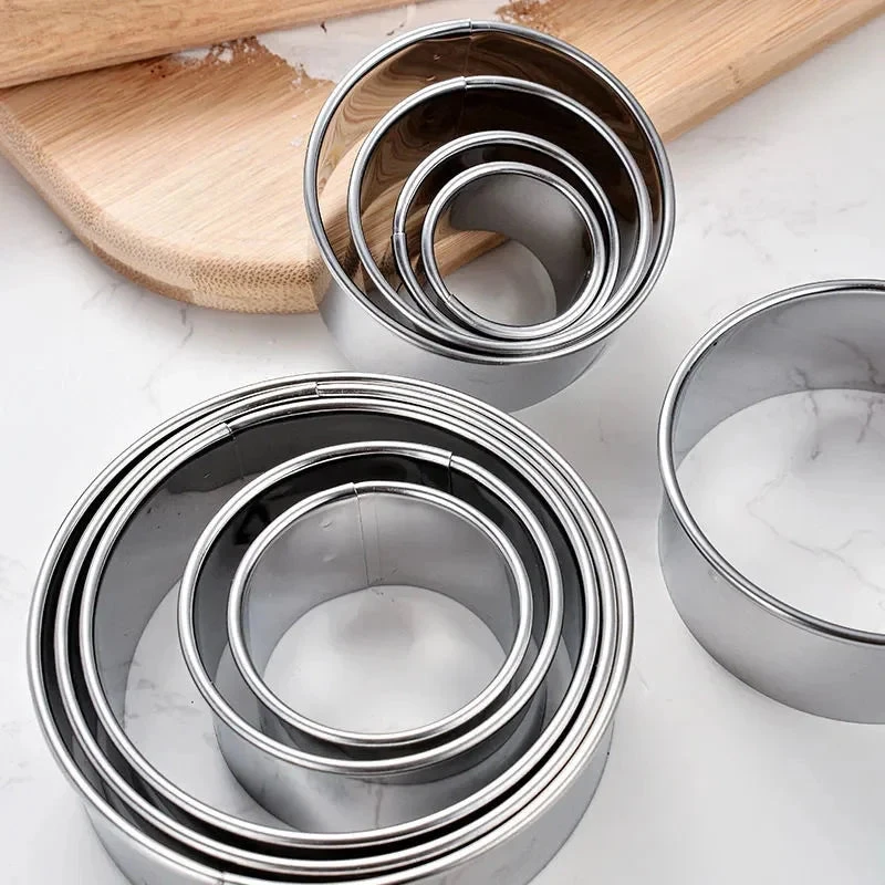 Crumbly Co Stainless Steel Biscuit Mold Set – Round Pastry Cutter for Dumpling
