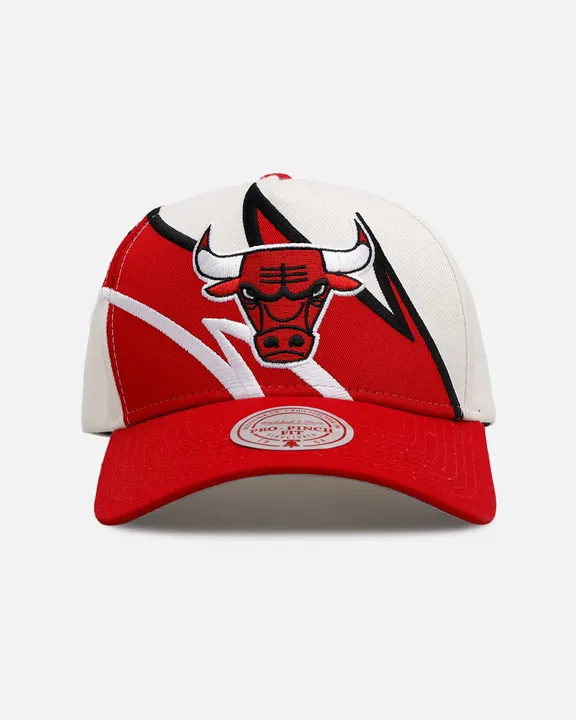 MITCHELL & NESS Chicago Bulls 'Shark Tooth' Pro Pinch Snapback Hat
