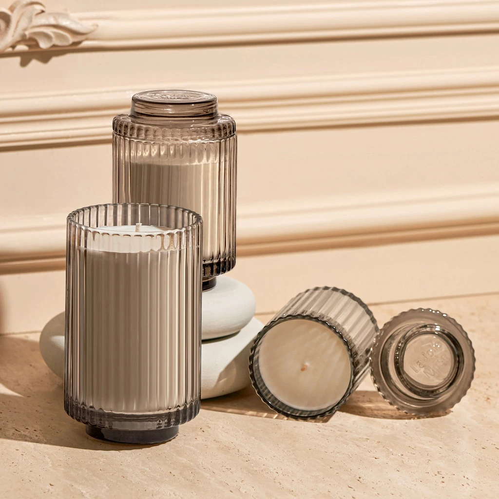 La Jolie Muse Amélie – Island Coconut Candle