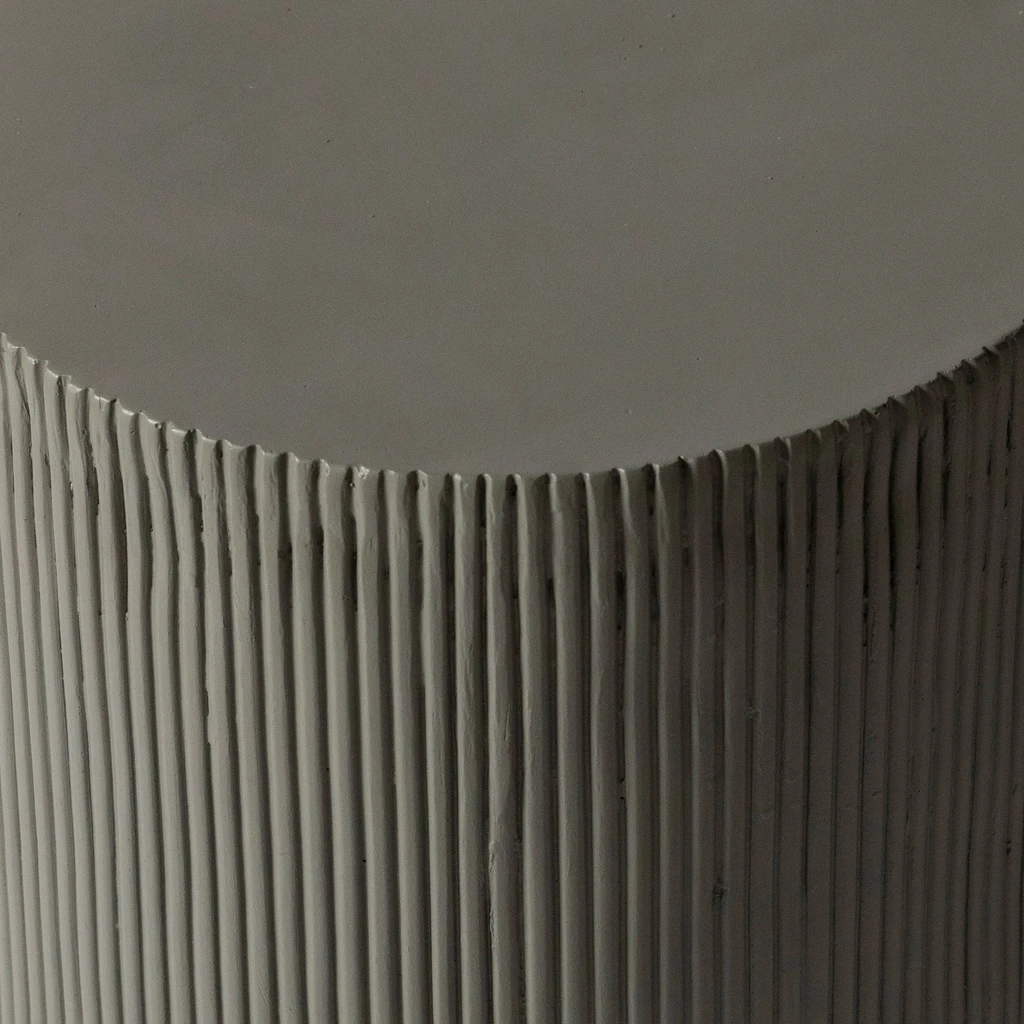 LeisureMod Eden Series Side Table in Fiberstone Round Accent Table for Home